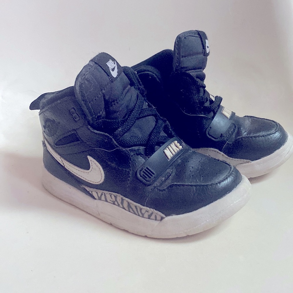 NEW Nike swoosh toddler shoes!